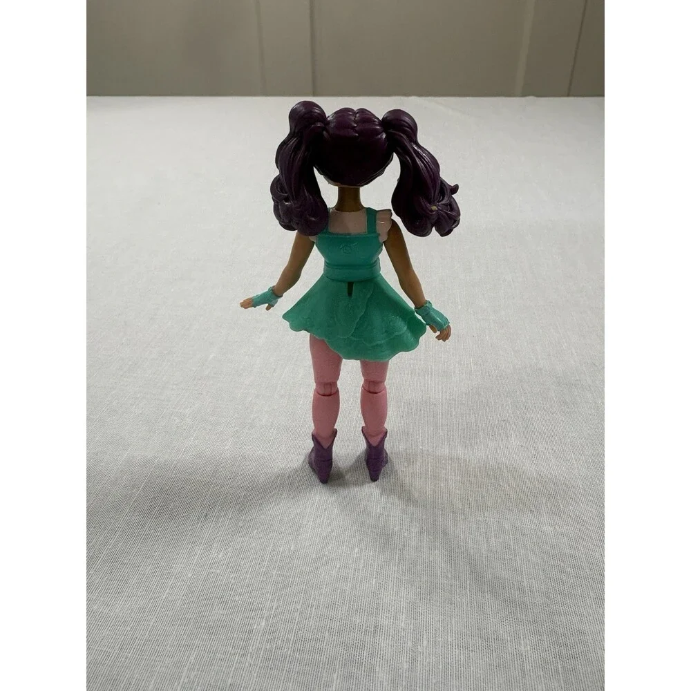Unicorn Academy Fashion Doll - Ava Netflix Original
